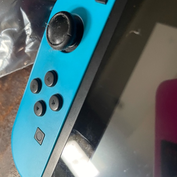 Nintendo - Switch 32GB Console - Neon Red/Neon Blue Joy-Con - Picture 10 of 10